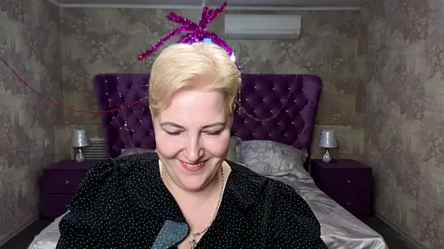 Sandra Snow online show from 02/12/25, 05:16