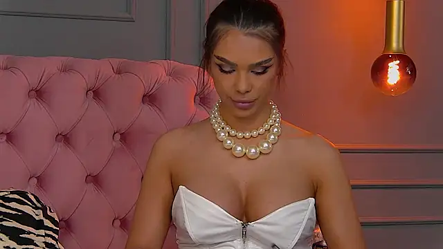 Snapshot of Nicole_Diva chatting on 03/04/25, 01:06 Nicole Diva online show from 03/04/25, 01:06