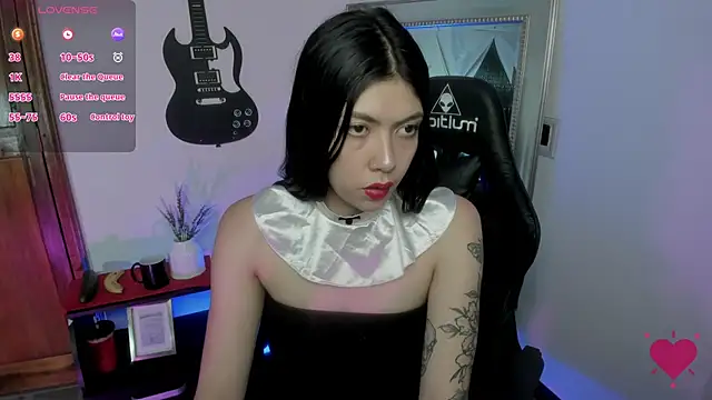 Aurora Hotson online show from 01/11/25, 01:27