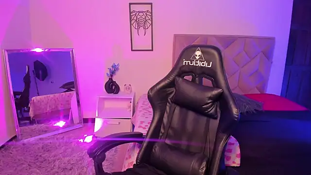 Aurora Hotson online show from 01/14/25, 07:27