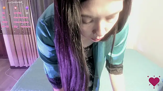 Aurora Hotson online show from 01/28/25, 07:22