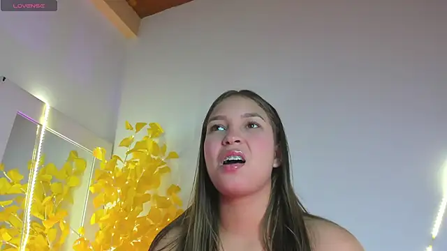 Snapshot of HaleyAmaya chatting on 06/12/26, 12:42 HaleyAmaya online show from 06/12/26, 12:42