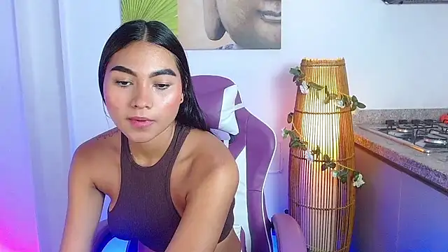 Snapshot of georgina_lulu chatting on 03/05/25, 01:42 georgina lulu online show from 03/05/25, 01:42