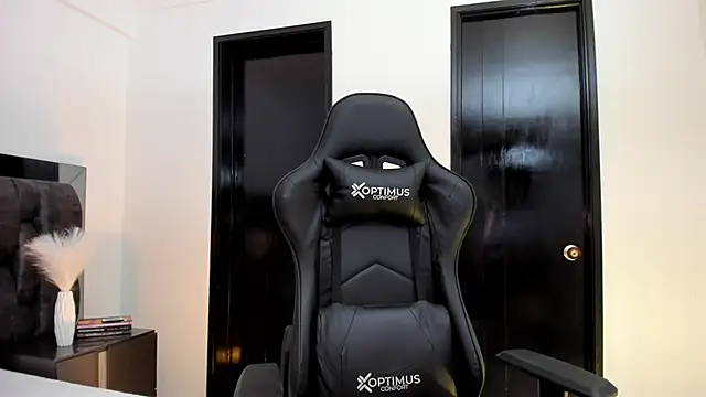 Snapshot of CarolHorny_1 chatting on 01/20/25, 02:32 CarolHorny 1 online show from 01/20/25, 02:32