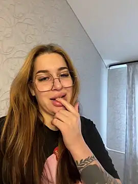Snapshot of VikiDemi chatting on 09/28/25, 10:42 VikiDemi online show from 09/28/25, 10:42