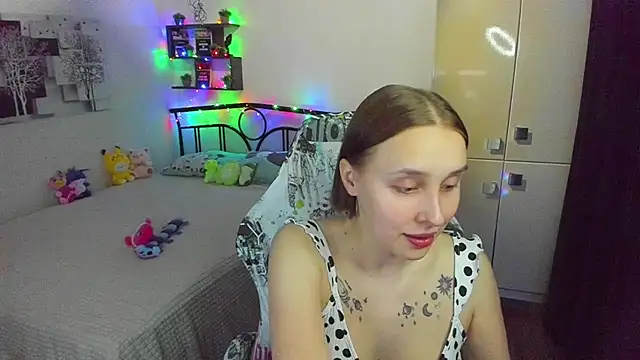 LinaTruly online show from 04/22/26, 08:54