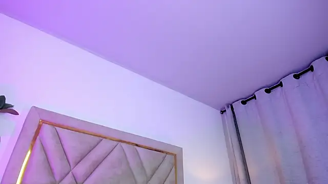 Snapshot of chloe_wilson7 chatting on 10/16/25, 01:17 chloe wilson7 online show from 10/16/25, 01:17