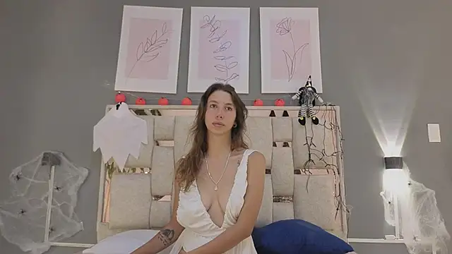 jolie lov online show from 10/29/25, 01:24