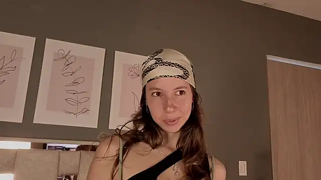 jolie lov online show from 11/19/25, 01:33