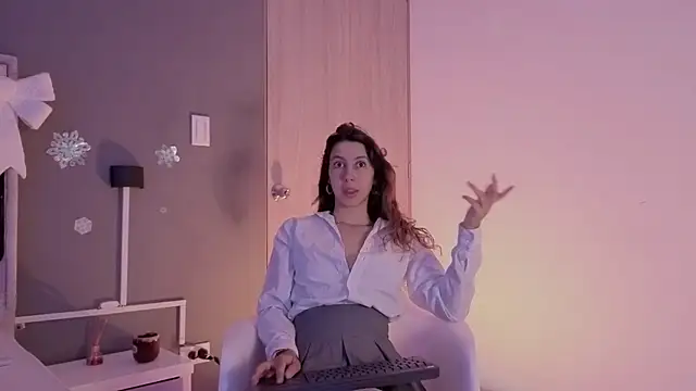 jolie lov online show from 11/28/25, 01:25