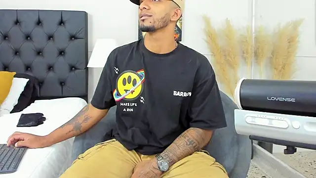 Snapshot of Robin_Rief chatting on 02/24/25, 06:49 Robin Rief online show from 02/24/25, 06:49