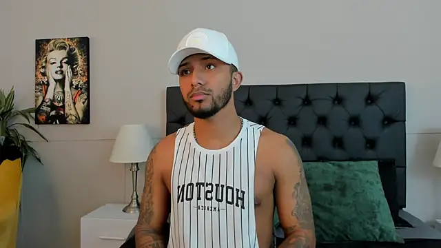 Snapshot of Robin_Rief chatting on 10/16/25, 03:51 Robin Rief online show from 10/16/25, 03:51