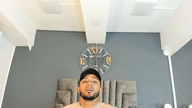 Snapshot of Robin_Rief chatting on 05/26/26, 08:27 Robin Rief online show from 05/26/26, 08:27
