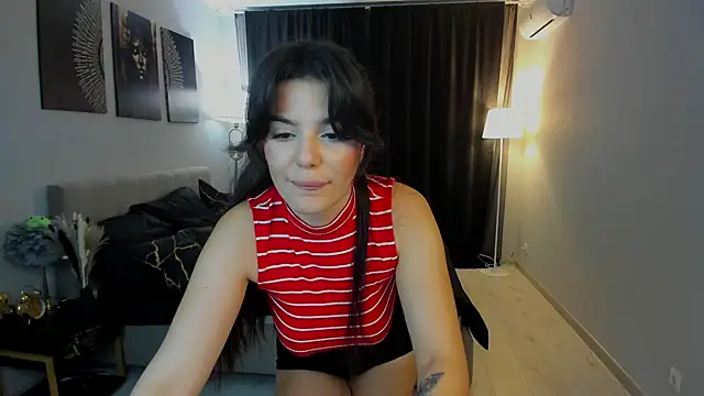 Snapshot of AlluringAriel chatting on 09/17/25, 07:37 AlluringAriel online show from 09/17/25, 07:37