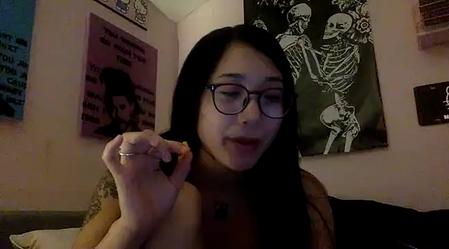 Snapshot of tokyobaby chatting on 12/17/24, 06:35 tokyobaby online show from 12/17/24, 06:35