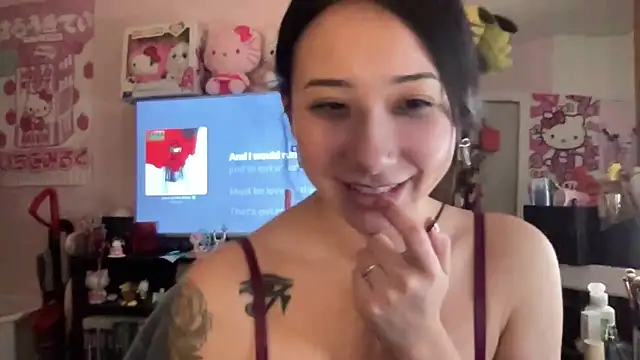 Snapshot of tokyobaby chatting on 12/17/24, 10:22 tokyobaby online show from 12/17/24, 10:22