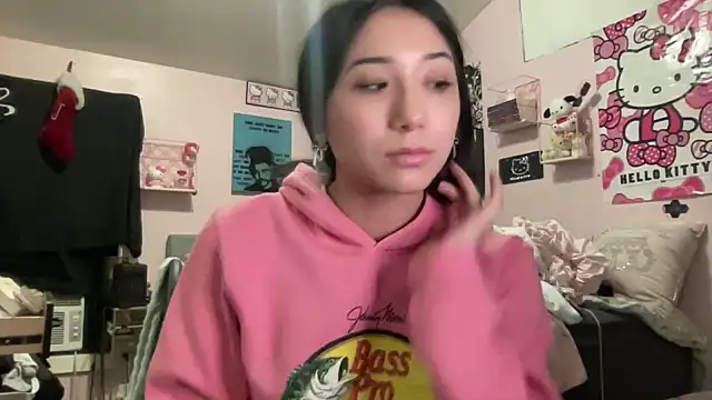 Snapshot of tokyobaby chatting on 01/02/25, 01:06 tokyobaby online show from 01/02/25, 01:06