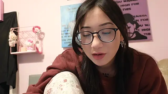 Snapshot of tokyobaby chatting on 02/10/25, 03:57 tokyobaby online show from 02/10/25, 03:57