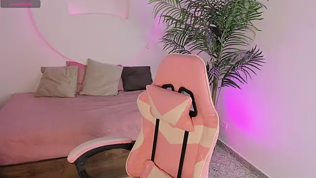 Ariana Pierce online show from 05/23/26, 01:48