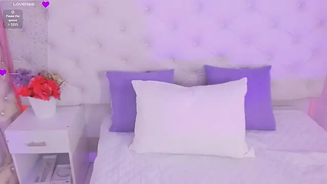 anchela-garcia1 online show from 11/18/25, 03:16