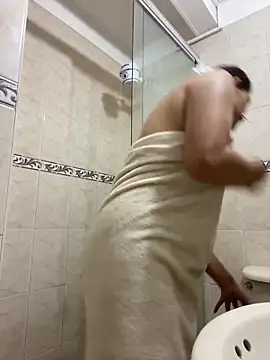 Snapshot of mariana_21x chatting on 01/16/25, 12:42 mariana 21x online show from 01/16/25, 12:42