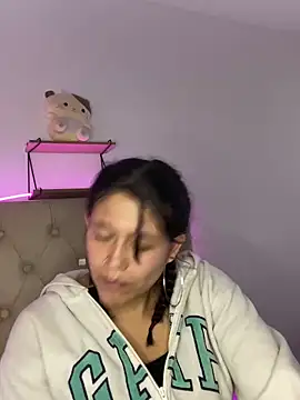 Snapshot of mariana_21x chatting on 02/15/25, 01:38 mariana 21x online show from 02/15/25, 01:38