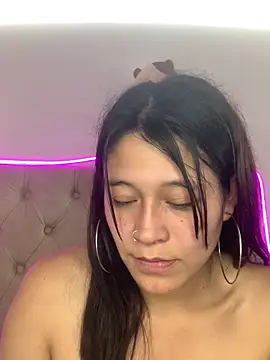 Snapshot of mariana_21x chatting on 03/05/25, 04:35 mariana 21x online show from 03/05/25, 04:35