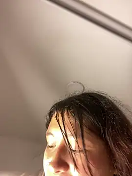 Snapshot of mariana_21x chatting on 03/06/25, 07:54 mariana 21x online show from 03/06/25, 07:54