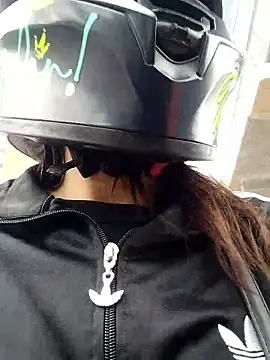 Snapshot of mariana_21x chatting on 10/14/25, 01:12 mariana 21x online show from 10/14/25, 01:12