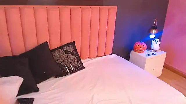 CrystalWoods94 online show from 10/31/25, 01:56