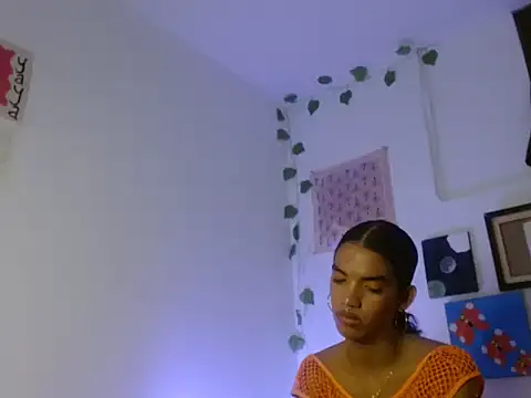 Snapshot of Melody200420 chatting on 10/10/25, 01:21 Melody200420 online show from 10/10/25, 01:21