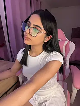 Emily-14 online show from 06/18/26, 04:24