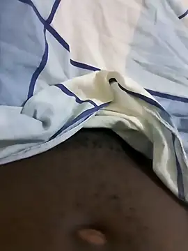 Snapshot of GOLDEN_HQUR chatting on 11/28/25, 01:19 GOLDEN HQUR online show from 11/28/25, 01:19