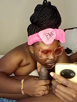 Snapshot of GOLDEN_HQUR chatting on 03/22/26, 03:59 GOLDEN HQUR online show from 03/22/26, 03:59