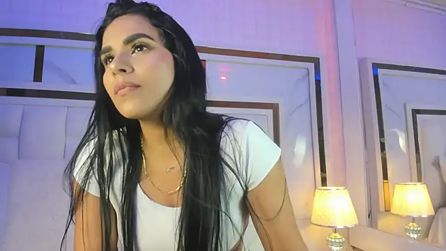 Snapshot of giorgia_13 chatting on 03/13/25, 04:49 giorgia 13 online show from 03/13/25, 04:49