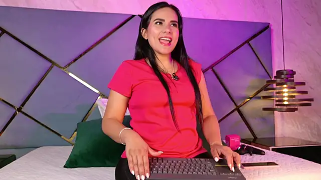 Snapshot of giorgia_13 chatting on 09/11/25, 03:17 giorgia 13 online show from 09/11/25, 03:17