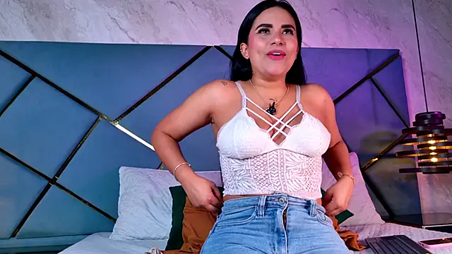 Snapshot of giorgia_13 chatting on 09/21/25, 03:30 giorgia 13 online show from 09/21/25, 03:30