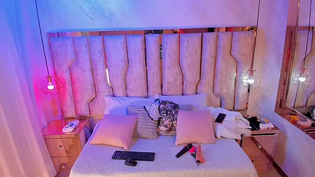 Snapshot of giorgia_13 chatting on 09/27/25, 08:25 giorgia 13 online show from 09/27/25, 08:25