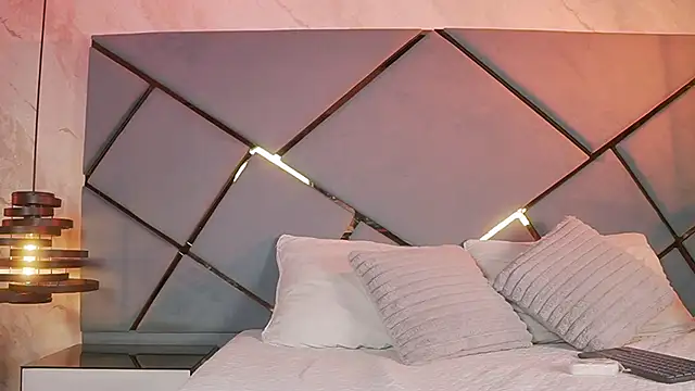 Snapshot of giorgia_13 chatting on 10/23/25, 03:17 giorgia 13 online show from 10/23/25, 03:17