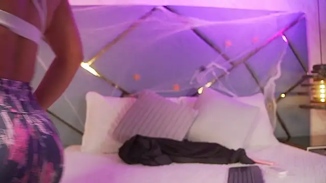 Snapshot of giorgia_13 chatting on 10/28/25, 03:10 giorgia 13 online show from 10/28/25, 03:10