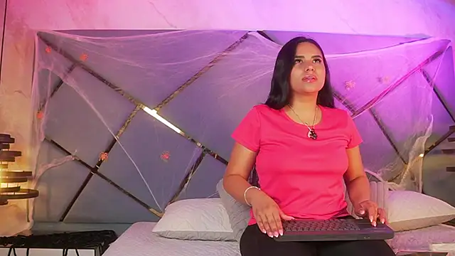 Snapshot of giorgia_13 chatting on 10/31/25, 03:07 giorgia 13 online show from 10/31/25, 03:07