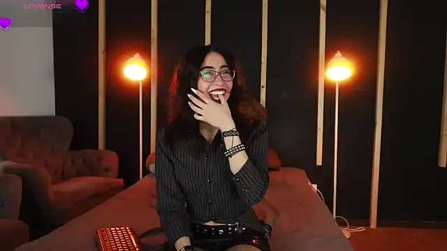 vampy dolll online show from 03/07/25, 09:06