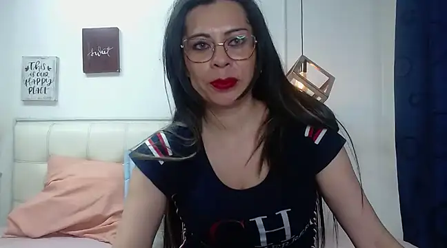 Snapshot of _lara1 chatting on 01/17/25, 10:45 lara1 online show from 01/17/25, 10:45