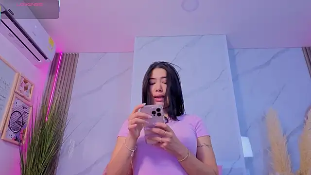 Chlooee   online show from 10/17/25, 06:21