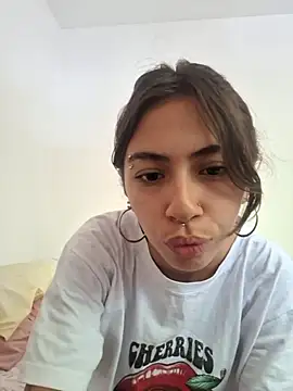 Snapshot of Jazmin-Cerezita chatting on 12/18/24, 04:28 Jazmin-Cerezita online show from 12/18/24, 04:28