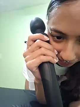 Snapshot of Jazmin-Cerezita chatting on 12/21/24, 02:58 Jazmin-Cerezita online show from 12/21/24, 02:58