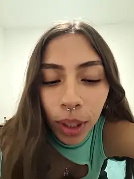 Snapshot of Jazmin-Cerezita chatting on 01/04/25, 01:21 Jazmin-Cerezita online show from 01/04/25, 01:21