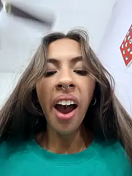 Snapshot of Jazmin-Cerezita chatting on 02/01/25, 01:30 Jazmin-Cerezita online show from 02/01/25, 01:30