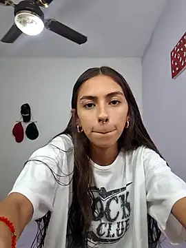 Snapshot of Jazmin-Cerezita chatting on 02/26/25, 11:26 Jazmin-Cerezita online show from 02/26/25, 11:26