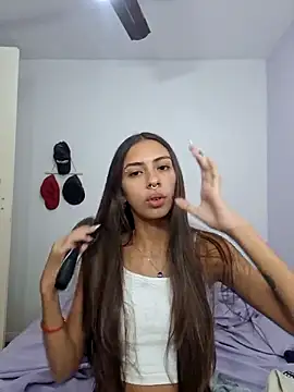 Snapshot of Jazmin-Cerezita chatting on 03/22/25, 11:21 Jazmin-Cerezita online show from 03/22/25, 11:21